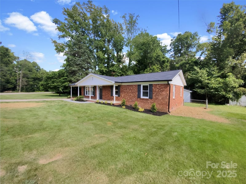 301 Briarcliff Dr, Kannapolis, NC 28081