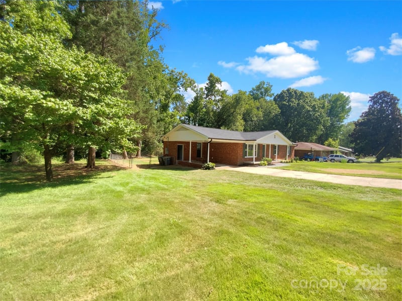 301 Briarcliff Dr, Kannapolis, NC 28081