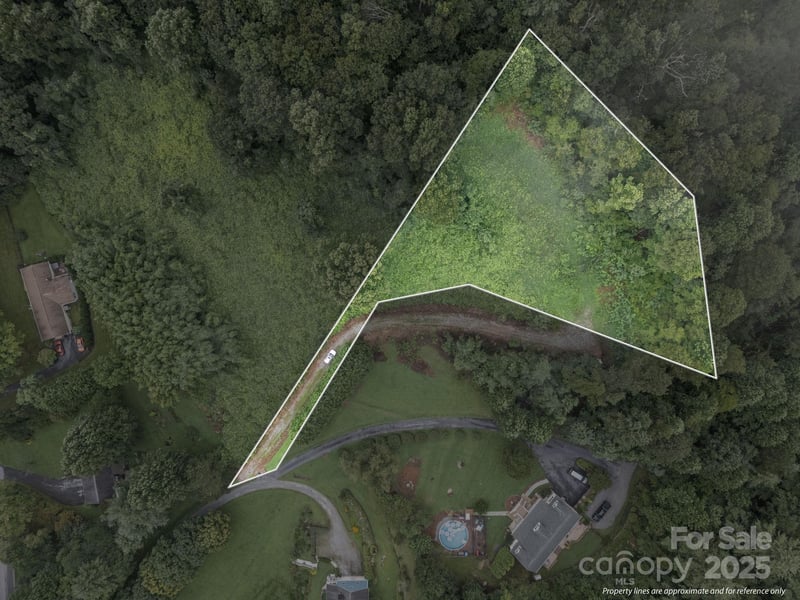 111 Stirling Ln, Hendersonville, NC 28791