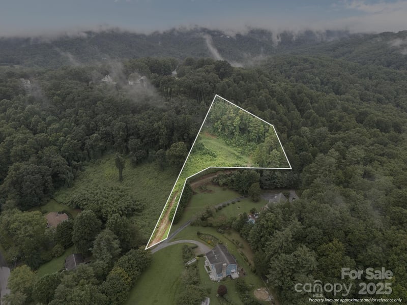 111 Stirling Ln, Hendersonville, NC 28791