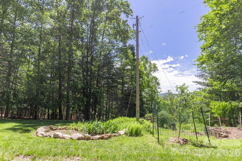9999 River Edge Dr #2, Burnsville, NC 28714
