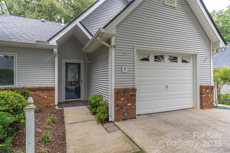 7 Silver Pl, Black Mountain, NC 28711