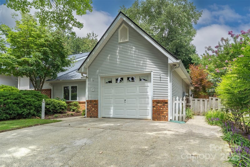 7 Silver Pl, Black Mountain, NC 28711