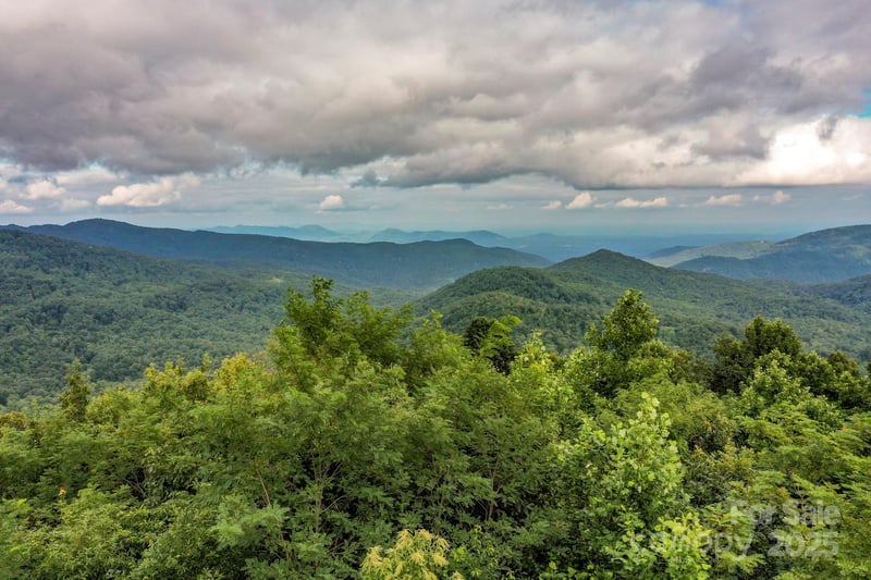 9999 High Cliffs Trl, Black Mountain, NC 28711