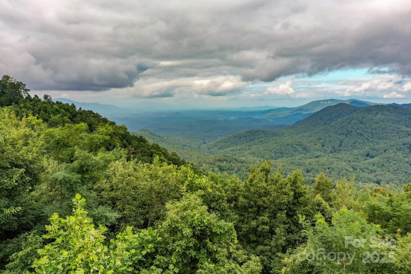 9999 High Cliffs Trl, Black Mountain, NC 28711