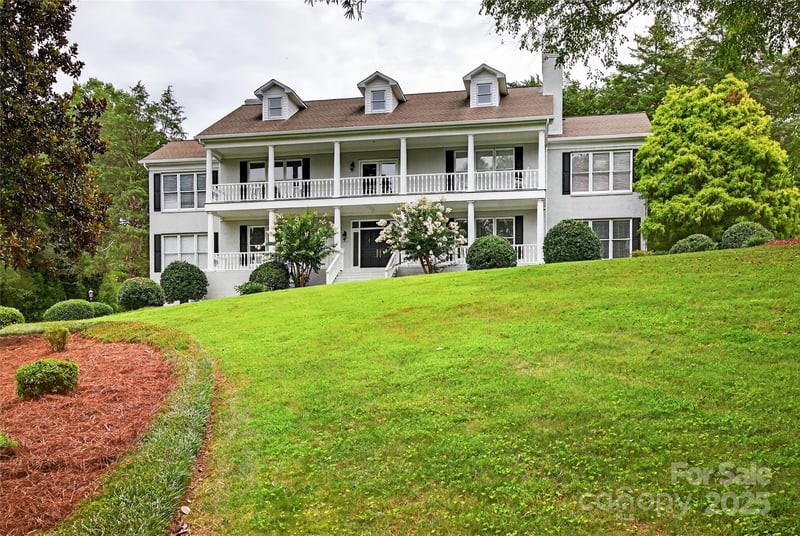 4141 Shattalon Dr, Winston Salem, NC 27106