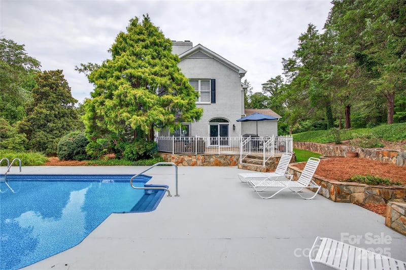 4141 Shattalon Dr, Winston Salem, NC 27106