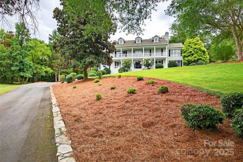 4141 Shattalon Dr, Winston Salem, NC 27106