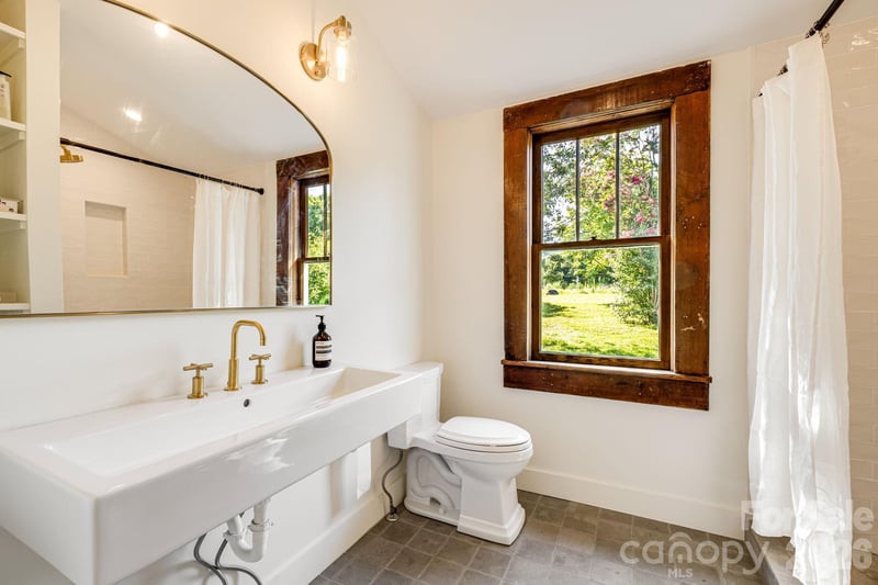 227 Lawson St, Hot Springs, NC 28743