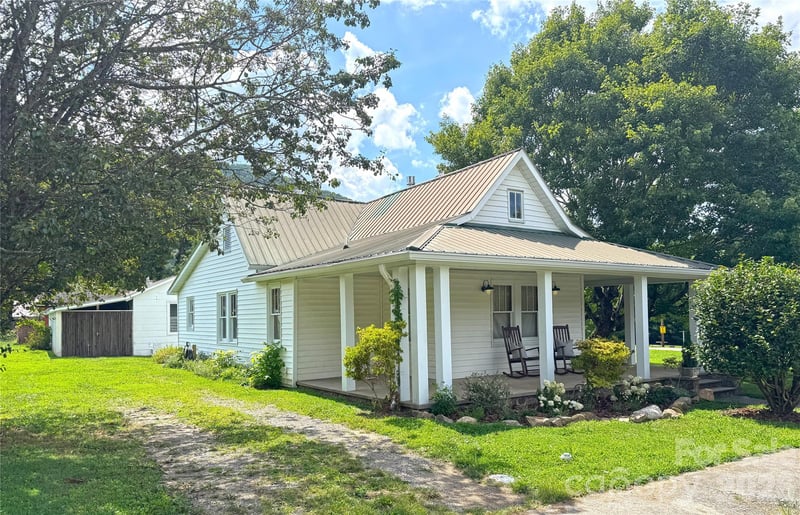 227 Lawson St, Hot Springs, NC 28743