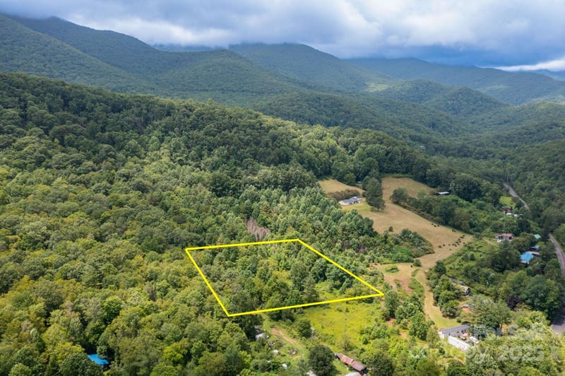 99999 Rock Creek Rd, Burnsville, NC 28714