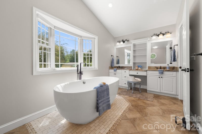 429 Brooklyn Ave, Hendersonville, NC 28792