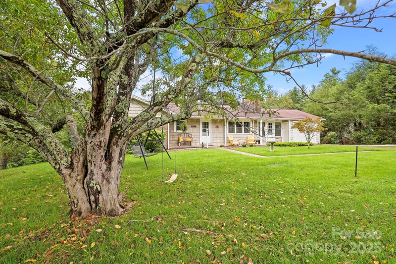1074 Nikanor Rd, West Jefferson, NC 28694