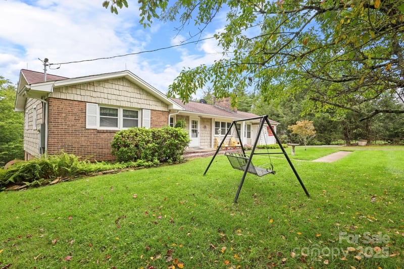 1074 Nikanor Rd, West Jefferson, NC 28694