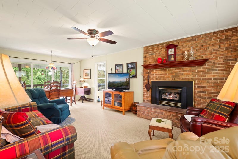 1074 Nikanor Rd, West Jefferson, NC 28694