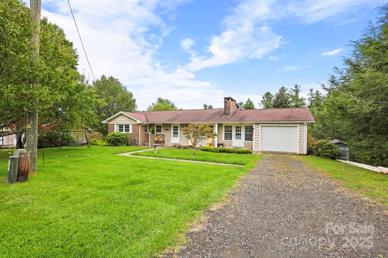 1074 Nikanor Rd, West Jefferson, NC 28694