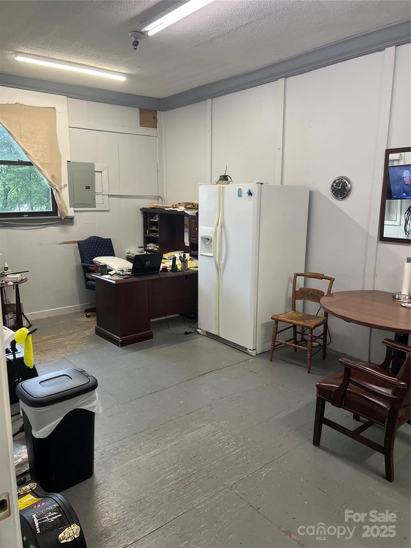 3506 Springs Rd, Hickory, NC 28601