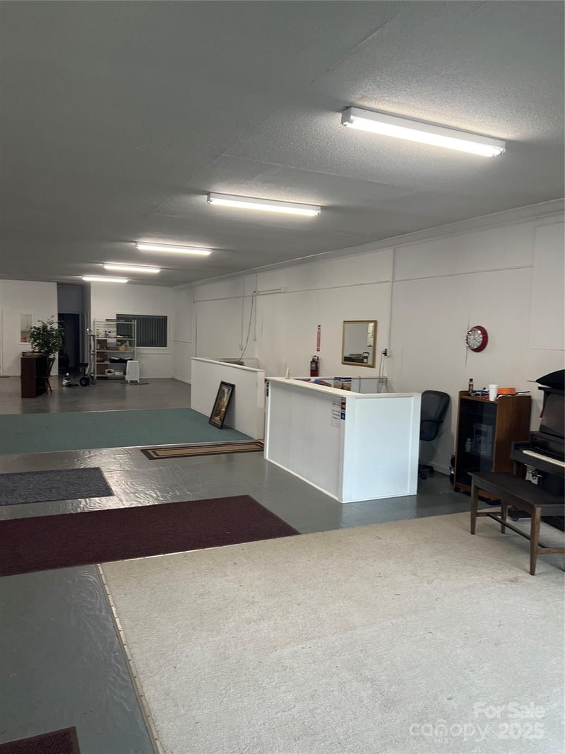 3506 Springs Rd, Hickory, NC 28601