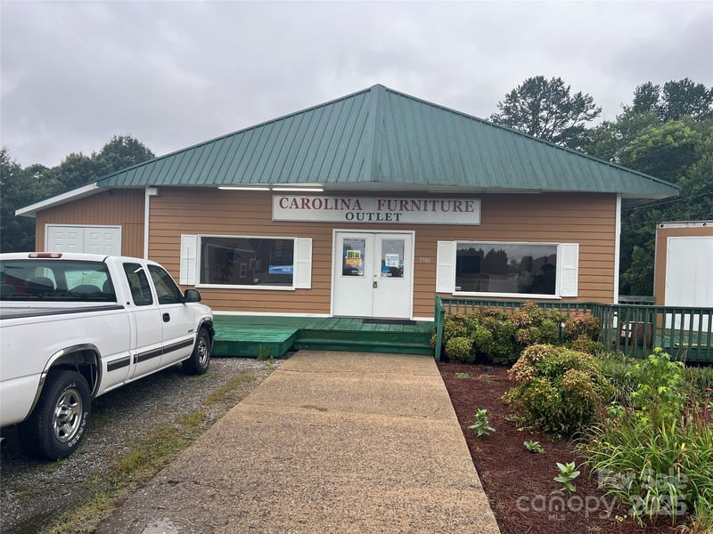 3506 Springs Rd, Hickory, NC 28601