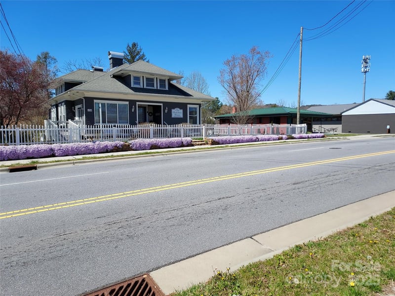 178 Caldwell St, Brevard, NC 28712
