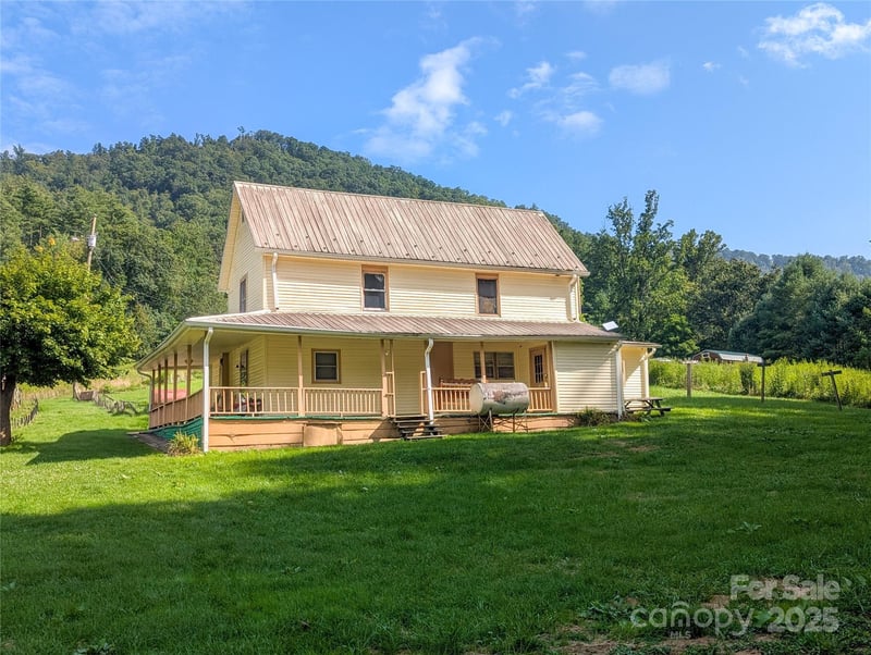 540 Pound Mill Branch Rd, Burnsville, NC 28714