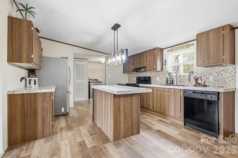 31 Mcgee Hill Rd, Fairview, NC 28730
