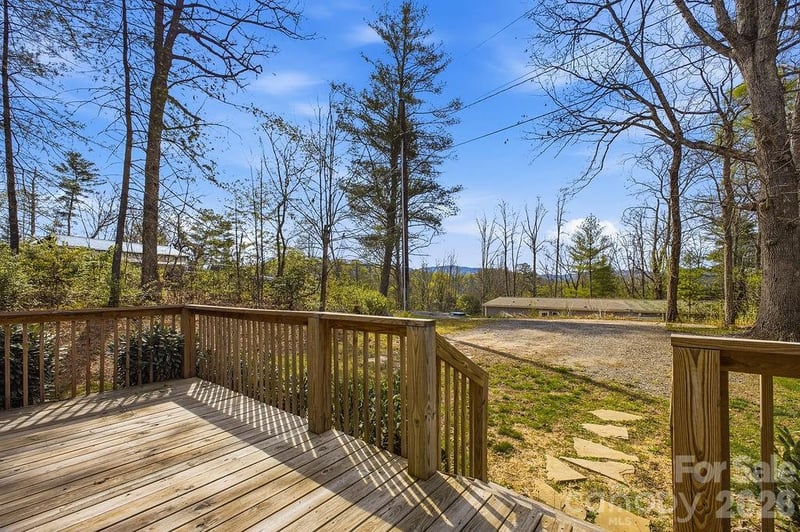 31 Mcgee Hill Rd, Fairview, NC 28730