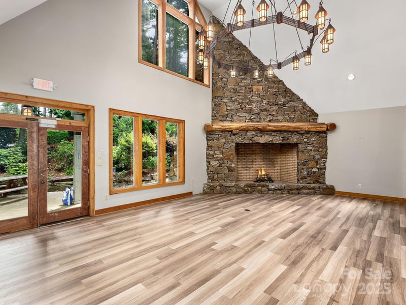 447 Lily Pad Ln, Flat Rock, NC 28731