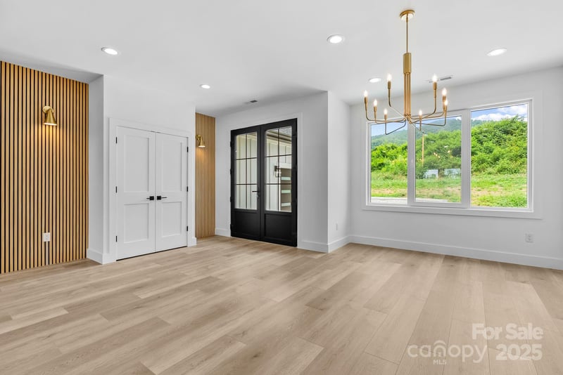 68 Fullam Ln, Mills River, NC 28759