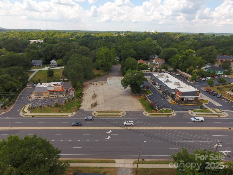 706 Main St, Mount Holly, NC 28120