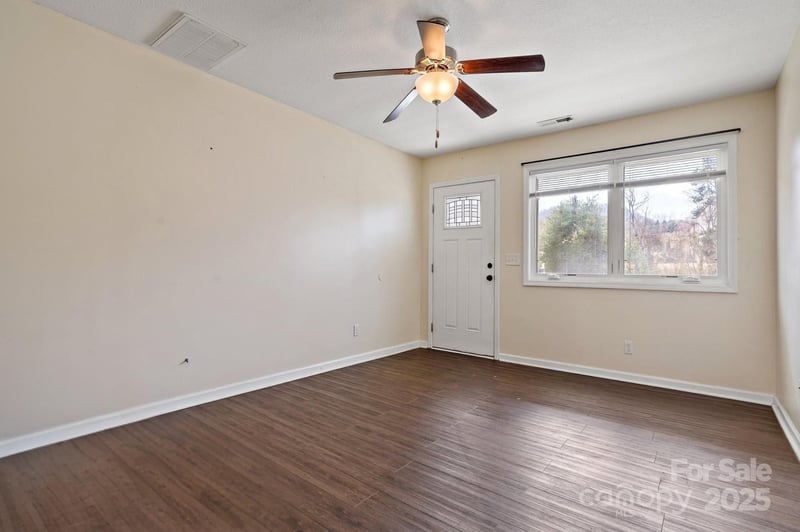 31 English Ivy Rd, Asheville, NC 28806