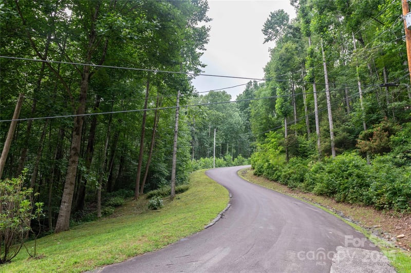 44 Deer Trail Dr, Burnsville, NC 28714