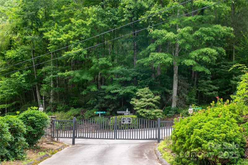 44 Deer Trail Dr, Burnsville, NC 28714