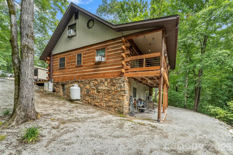 653 Lakeview Dr, Marion, NC 28752