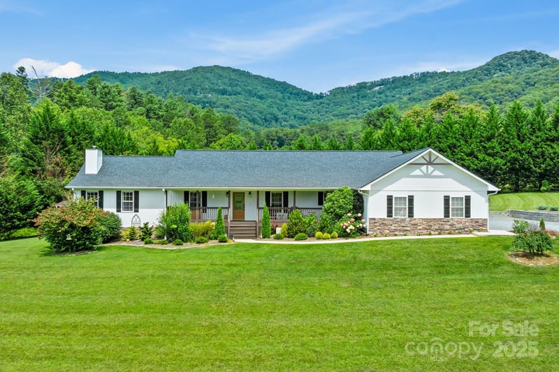 6 Sayles Town Rd, Fairview, NC 28730