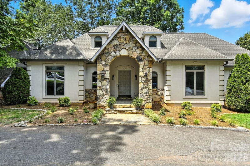5042 Ridgeland Dr, Hickory, NC 28602