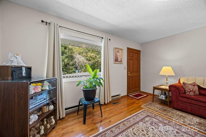 204 Cedar Hill Rd, Asheville, NC 28806