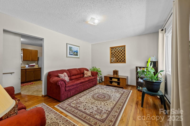 204 Cedar Hill Rd, Asheville, NC 28806