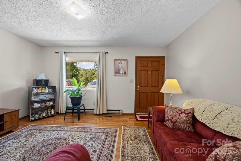 204 Cedar Hill Rd, Asheville, NC 28806