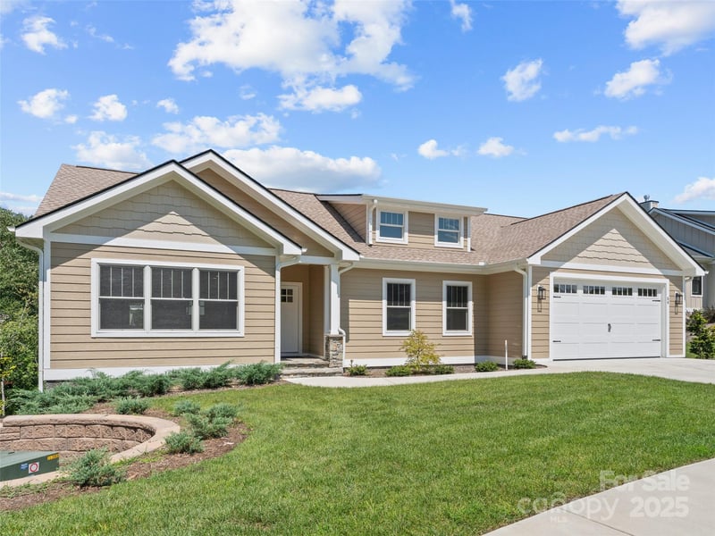 54 Olde Oak Ln, Hendersonville, NC 28792