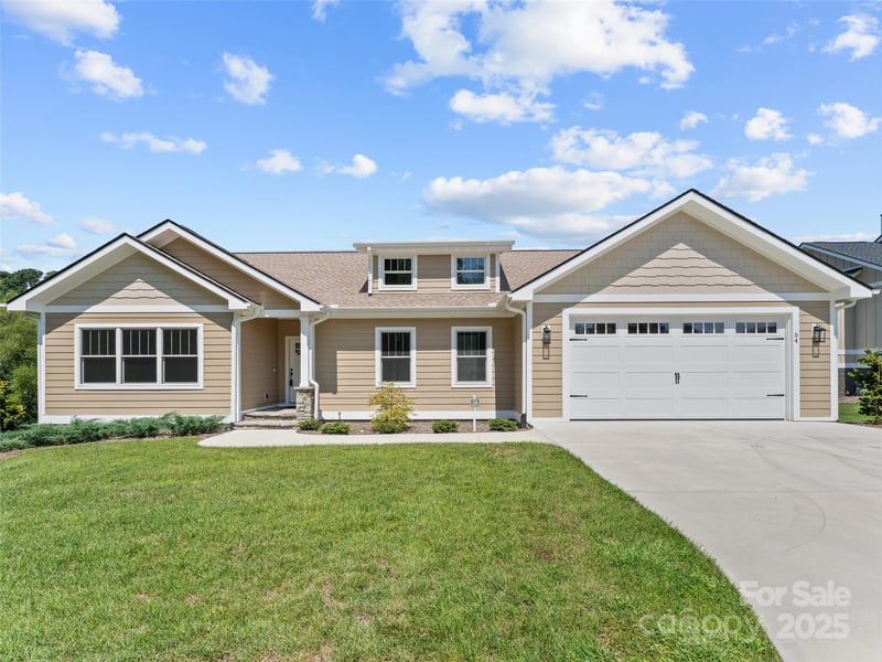 54 Olde Oak Ln, Hendersonville, NC 28792