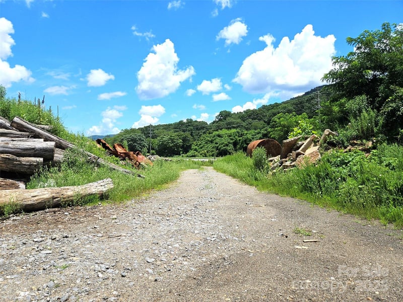 Us 70 Hw, Swannanoa, NC 28778