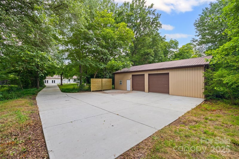 1045 Dooley Dr, Charlotte, NC 28227