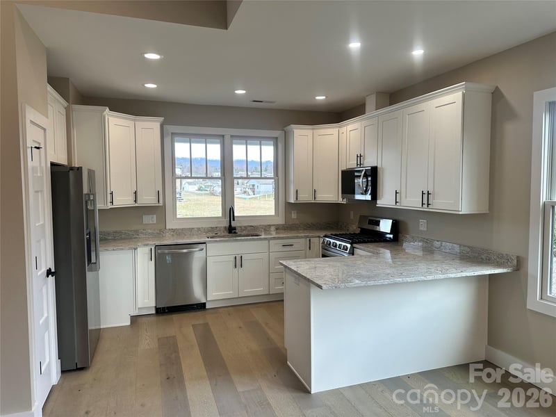 30 Olde Oak Ct, Hendersonville, NC 28792