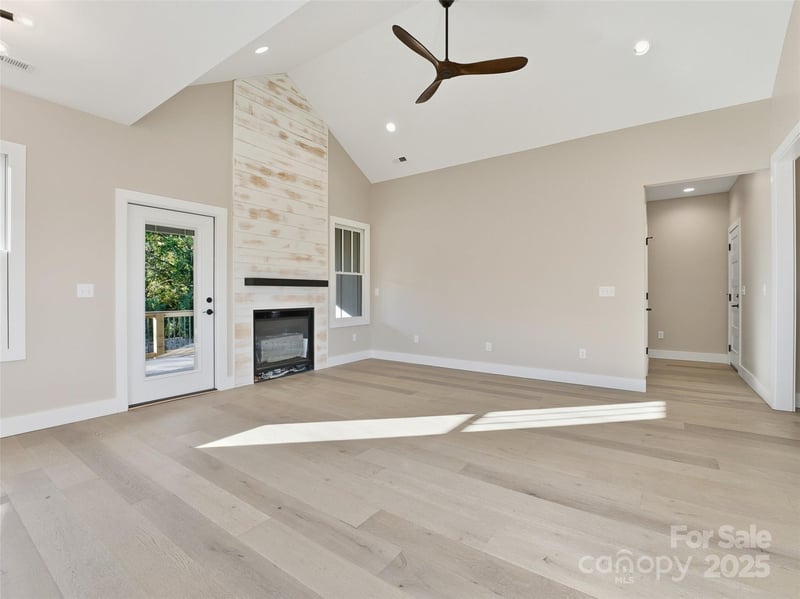 30 Olde Oak Ct, Hendersonville, NC 28792