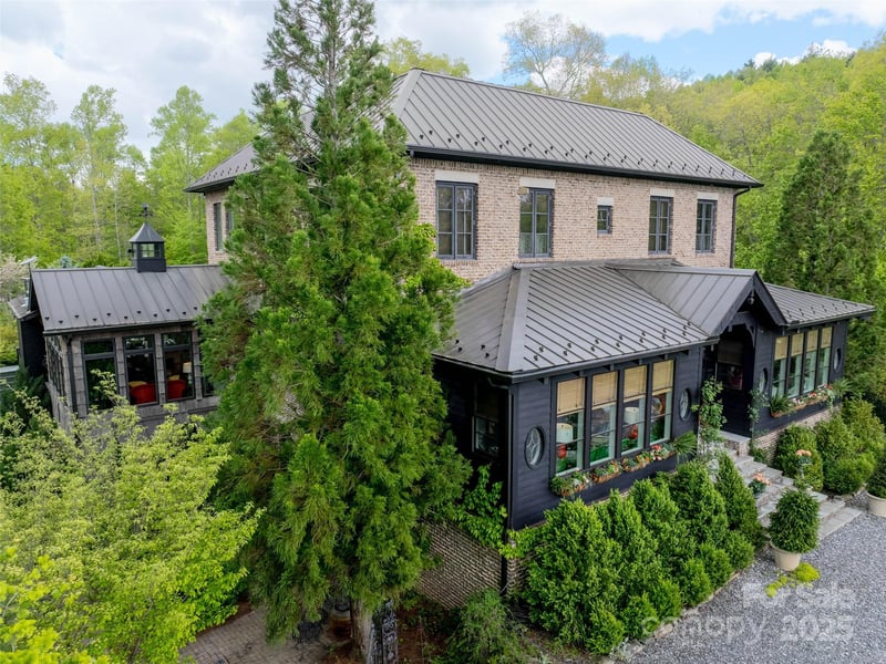 13084 Canada Rd, Tuckasegee, NC 28783