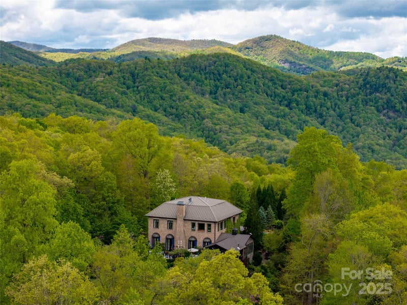 13084 Canada Rd, Tuckasegee, NC 28783