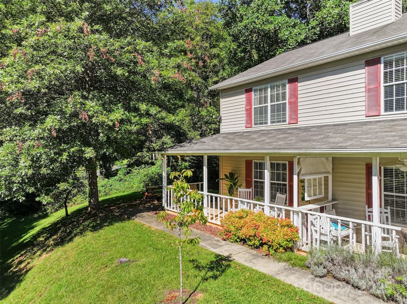 1 Rocking Porch Rd, Asheville, NC 28805