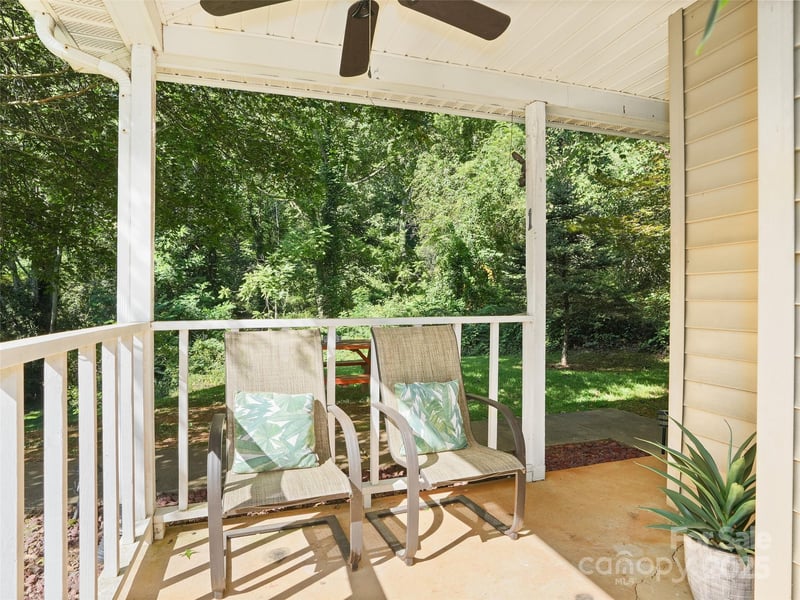 1 Rocking Porch Rd, Asheville, NC 28805