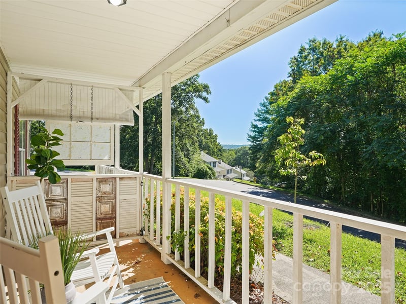 1 Rocking Porch Rd, Asheville, NC 28805